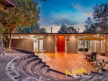 Sunny, Private, BIG Backyard!