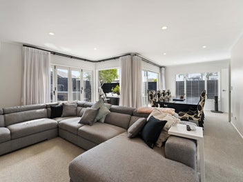 Prime location, Perfectly Styled!