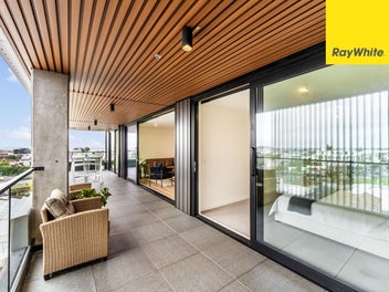 ONE AND ONLY 3 Bedrooms Sub-Penthouse!