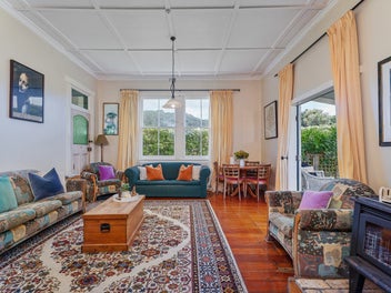 Arts and Crafts Delight seeks kindred spirit