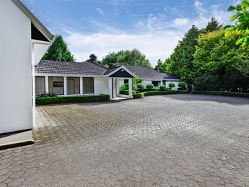 Unique lifestyle, business opportunity!