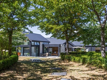 Sophistication at the gateway to Millbrook Resort