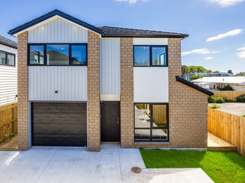 Lucky Last, Corner House With 2 Ensuites!