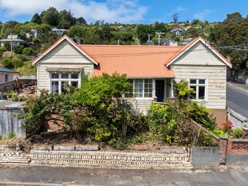 Great Sun & View - Renovators Delight!