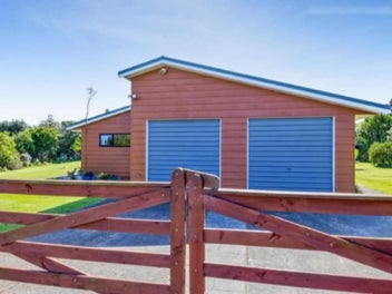 House for Sale in 2 titles / it's a Bargain