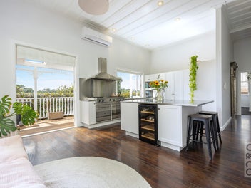 Grand Remuera Villa ~ Motivated Sellers!!!