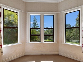 A vacant villa with a valley vista - 1.8953 ha
