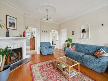 Haumoana Landmark - Pohutukawa Villa