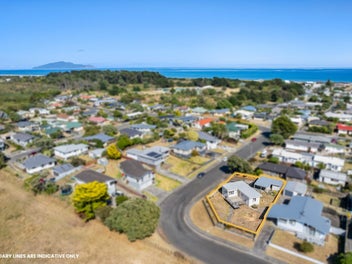 Easy Living with Stunning Tararua Views!