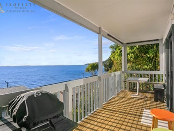 Bayside Bliss: 3 Bed Home + Self-contained Retreat