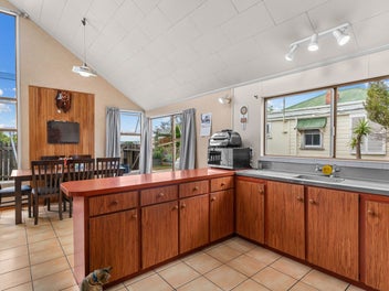 Vendors relocating - Motivated to sell