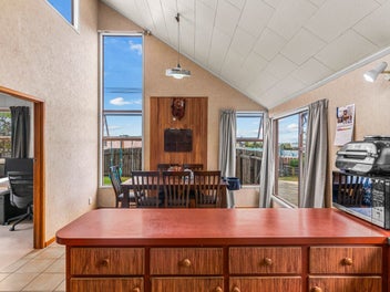 Vendors relocating - Motivated to sell