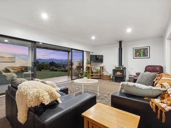 Great Lifestyle Property So Close To Town!