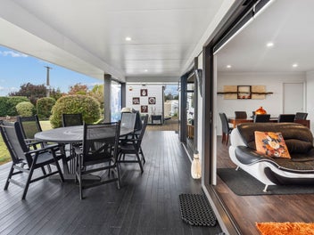 Stylish Living With Spectacular Views