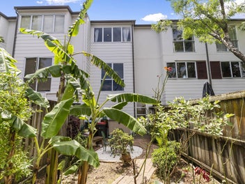 Owners Leaving Auckland - Must Be Sold!
