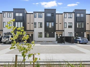 Ultimate Coastal Living - 3 Bedrooms!