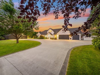 Ultimate Family Lifestyle, Exceptional Garaging