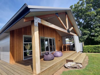 SUNNY MODERN LIVING