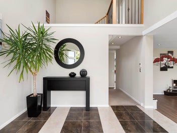 Luxury Oasis in RANGI Backyard