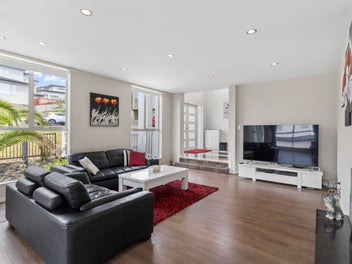 Luxury Oasis in RANGI Backyard