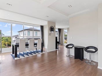 Luxury Oasis in RANGI Backyard