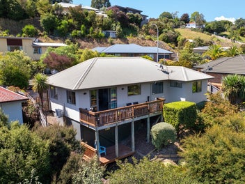 Rare Find! Modern Double Glazed, Close to CBD!