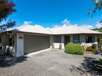Rare Find! Modern Double Glazed, Close to CBD!