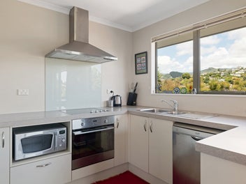 Rare Find! Modern Double Glazed, Close to CBD!