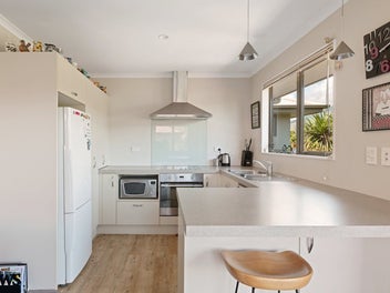 Rare Find! Modern Double Glazed, Close to CBD!