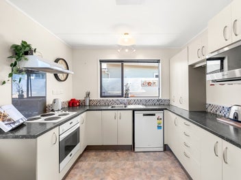 Sunny, private and superbly located