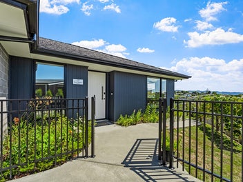 Contemporary Comfort in Cul-de-Sac