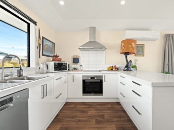 Modern living in sunny Waihola