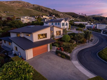 Modern Family Living With Unbeatable Views