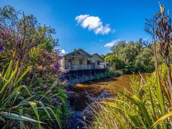 Executive Living in Private Oasis