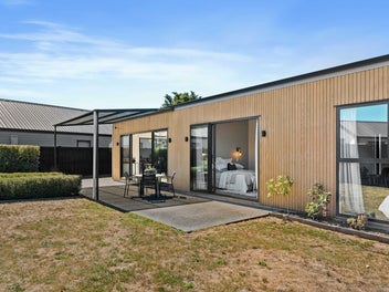 Near New in Central Spot! BEO $629,500