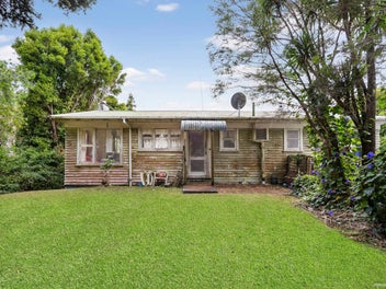 Large Lot: Centrally Located