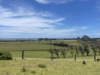 Location, Lifestyle and Views!