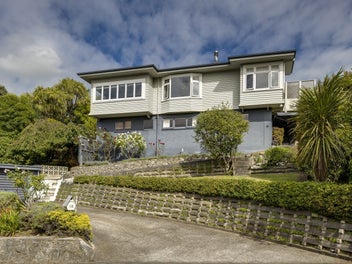 Impressive aspect, generous family home