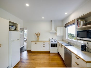 Four bedroom, dual bathroom - outstanding views