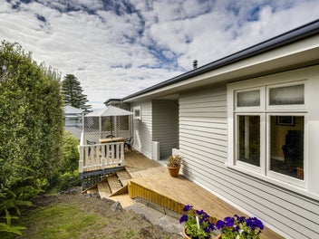Four bedroom, dual bathroom - outstanding views