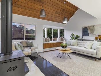 Stunning 4-Bedroom With Water Views