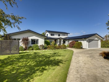 Two Homes in One - Minutes To Taradale