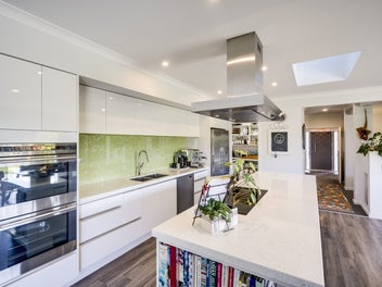 Two Homes in One - Minutes To Taradale
