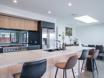 204sqm, 2 Living Executive Home With Camper Park