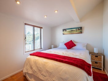 Compact convenient crash-pad