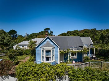 Sunlit Retreat in the Heart of the City