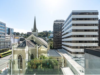 SUNSHINE, SERENITY AND SUPERBLY CENTRAL