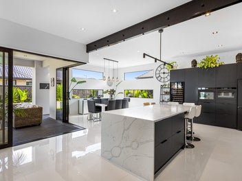Striking & With Separate Wing for Guests/Family