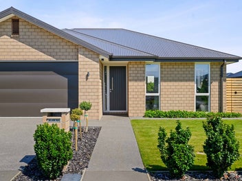 Quiet, Tranquill, Family Living Awaits!