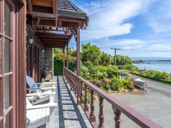 Coastal Living with Ever Changing Views